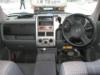2003 Nissan Cube Photos