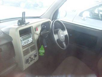 2003 Nissan Cube Photos