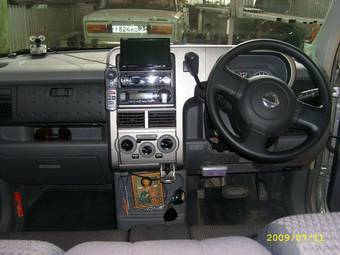 2003 Nissan Cube Photos