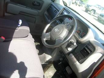 2003 Nissan Cube Photos