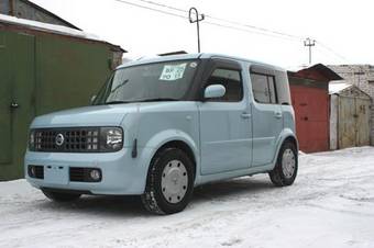 2003 Nissan Cube Photos