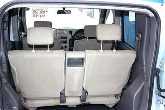 2003 Nissan Cube Photos