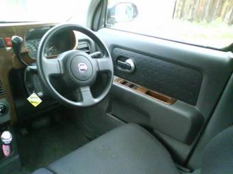 2003 Nissan Cube Pictures