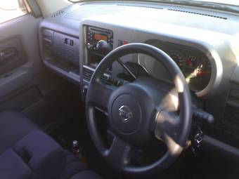 2003 Nissan Cube Photos