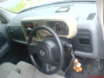 2003 Nissan Cube Photos