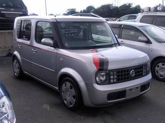 2003 Nissan Cube Photos