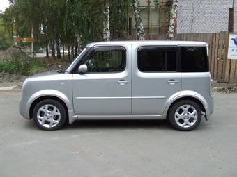 2003 Nissan Cube Photos