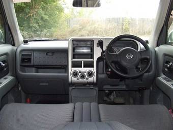 2003 Nissan Cube Photos