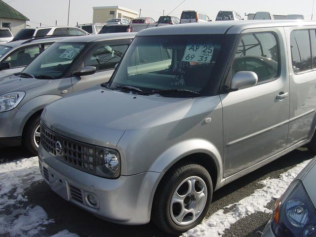 Nissan cube 2004 год
