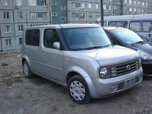 Nissan cube 2004 год