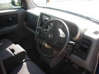 2004 Nissan Cube Photos
