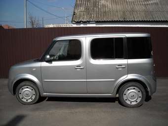 2004 Nissan Cube Photos