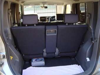 2004 Nissan Cube Photos