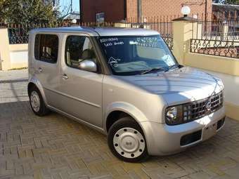 2004 Nissan Cube Photos