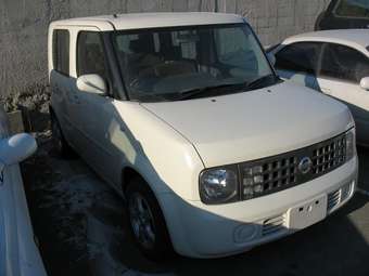 2004 Nissan Cube Photos