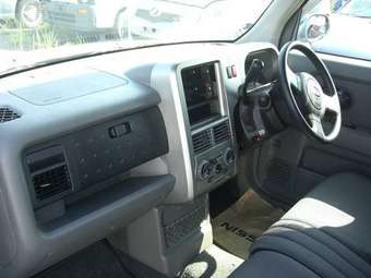 2004 Nissan Cube Pics