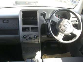 2004 Nissan Cube Photos