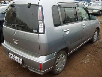 2004 Nissan Cube Photos
