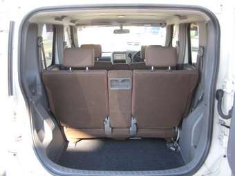 2004 Nissan Cube Photos