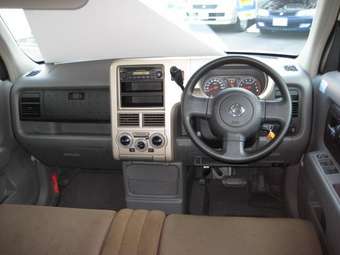 2004 Nissan Cube Pictures