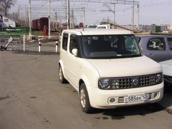 2004 Nissan Cube Photos