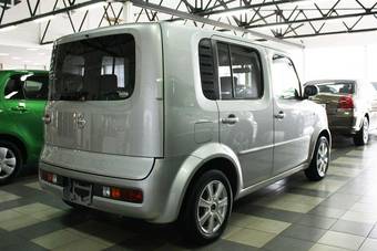 2004 Nissan Cube Photos