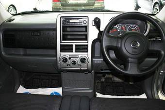 2004 Nissan Cube Photos