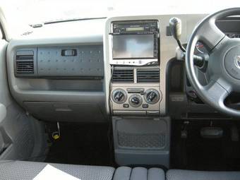 2004 Nissan Cube Photos