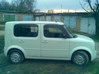 2004 Nissan Cube Photos