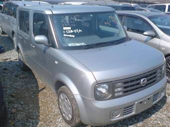 2004 Nissan Cube Photos