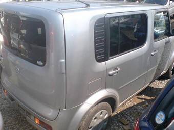 2004 Nissan Cube Photos