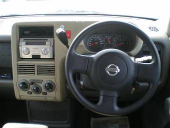 2004 Nissan Cube Photos