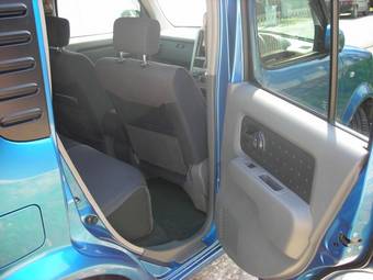 2004 Nissan Cube Photos