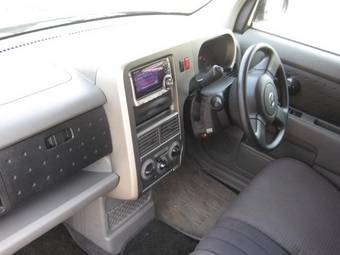 2004 Nissan Cube Images