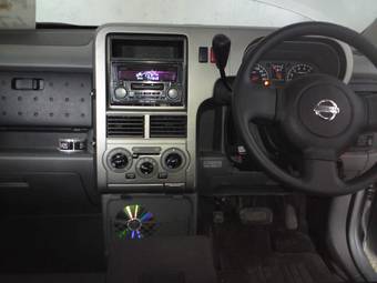 2004 Nissan Cube Photos