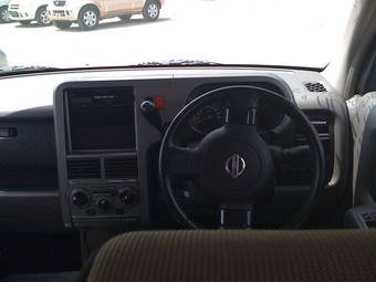 2004 Nissan Cube Photos