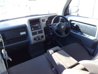 2004 Nissan Cube Photos
