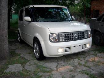 2004 Nissan Cube Photos