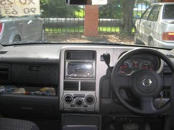 2004 Nissan Cube Photos