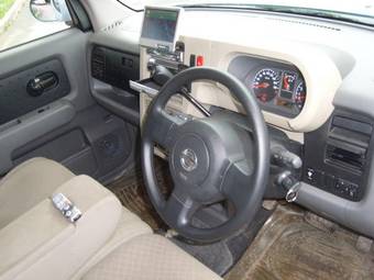 2004 Nissan Cube Photos