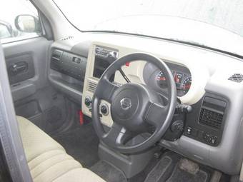 2004 Nissan Cube Photos