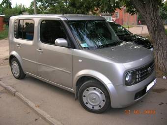 2004 Nissan Cube Photos