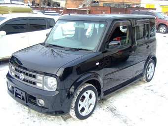 2005 Nissan Cube Photos