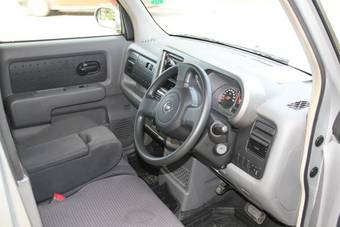 2005 Nissan Cube Photos