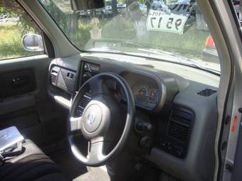 2005 Nissan Cube Photos