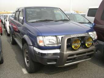 1999 Nissan Datsun Photos