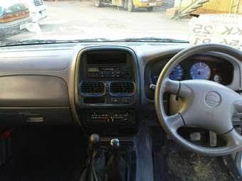 1999 Nissan Datsun Photos