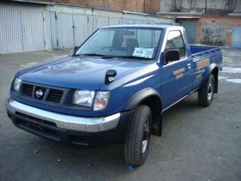 2000 Nissan Datsun Pictures