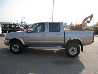 2000 Nissan Datsun Photos