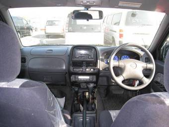 2000 Nissan Datsun Photos